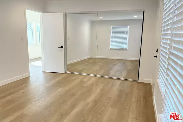 Tarzana, CA 91356,5910 Wilbur Ave
