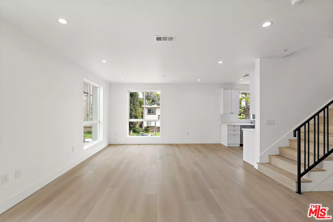 North Hollywood, CA 91602,10744 Hortense St