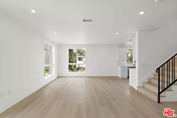 North Hollywood, CA 91602,10746 Hortense St