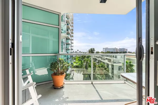 Marina Del Rey, CA 90292,13700 Marina Pointe Dr #612