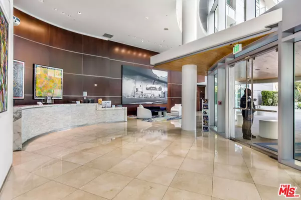 Marina Del Rey, CA 90292,13700 Marina Pointe Dr #PH 1903