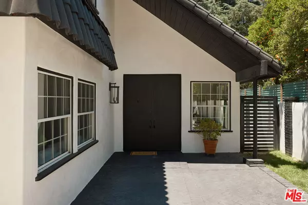 Woodland Hills, CA 91367,5271 Woodlake Ave