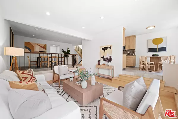 Pacific Palisades, CA 90272,17085 Palisades Cir