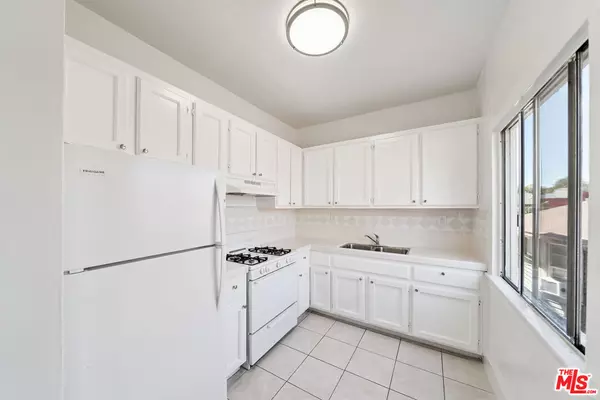 Los Angeles, CA 90026,1267 Vin Scully Ave #24