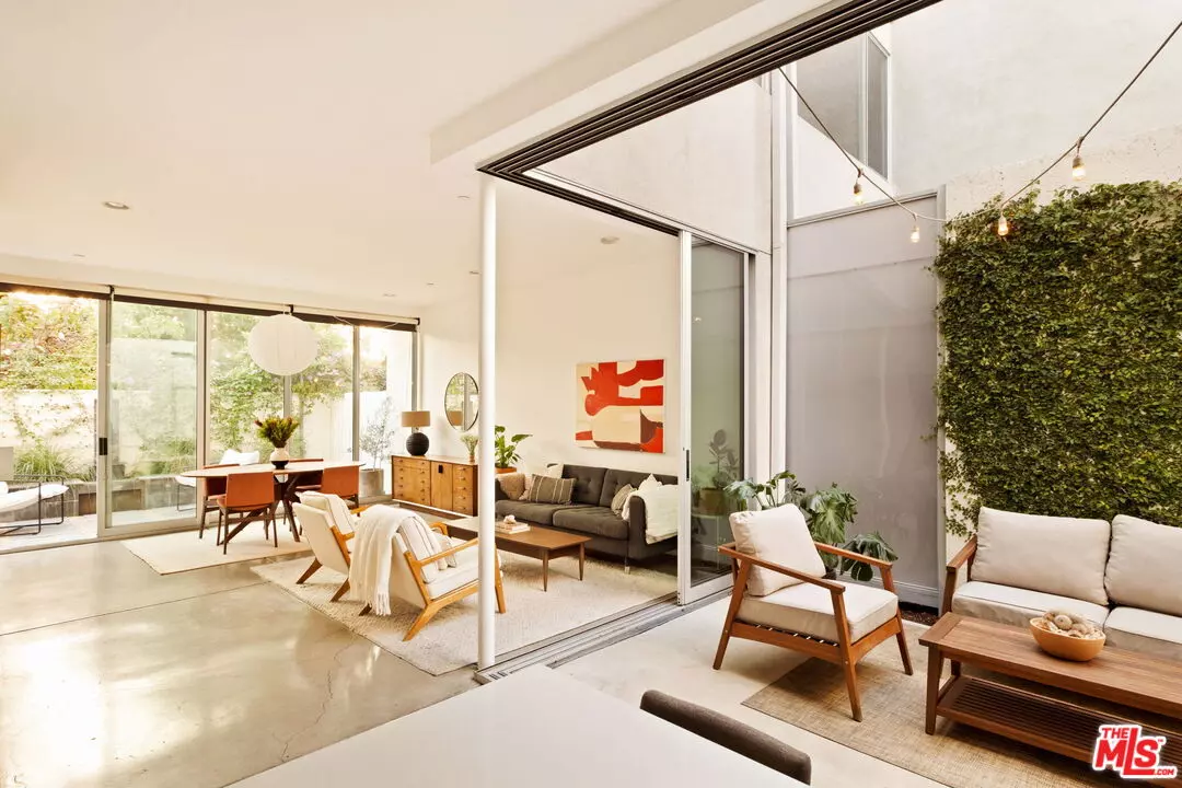 Los Angeles, CA 90039,4270 Perlita Ave