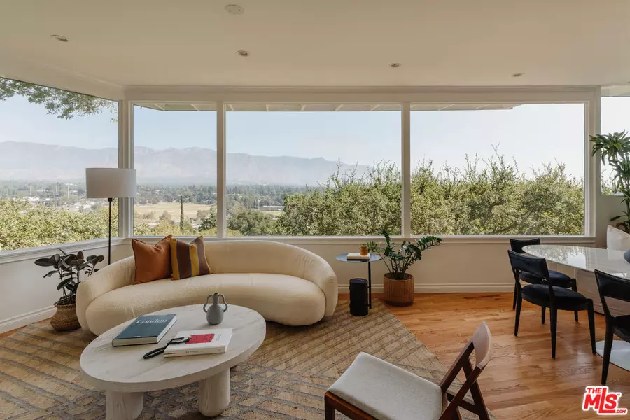 910 Glen Oaks Blvd, Pasadena, CA 91105