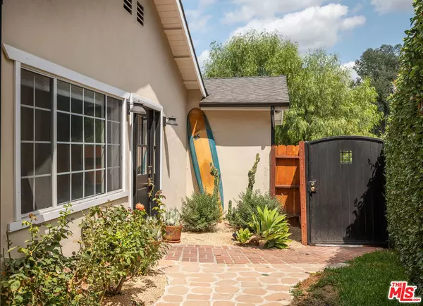 5239 San Feliciano Dr, Woodland Hills, CA 91364