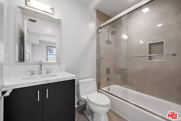 Toluca Lake, CA 91602,10612 W Kareen Ct