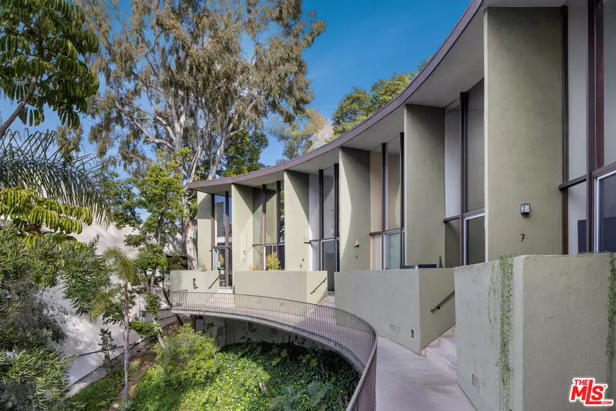 3625 Fredonia Dr #1, Los Angeles, CA 90068