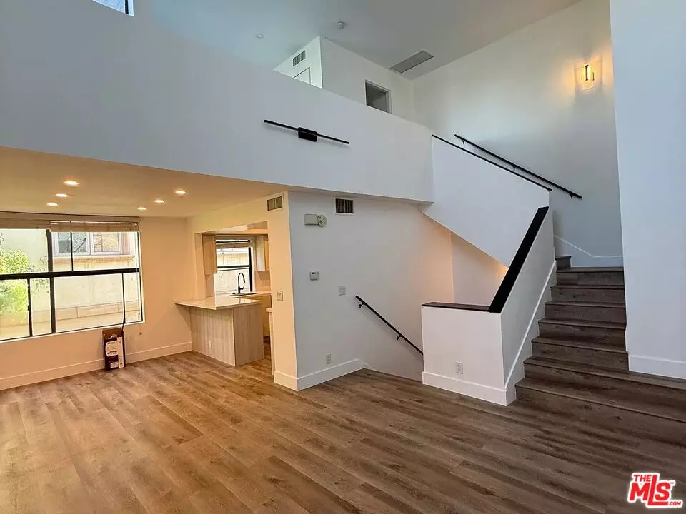 Los Angeles, CA 90025,1610 Camden Ave #1