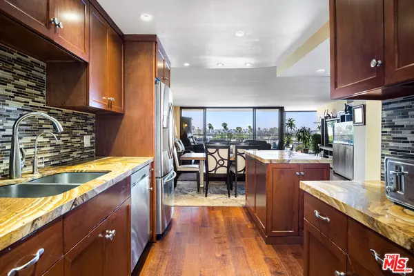 Marina Del Rey, CA 90292,4316 Marina City DR #229