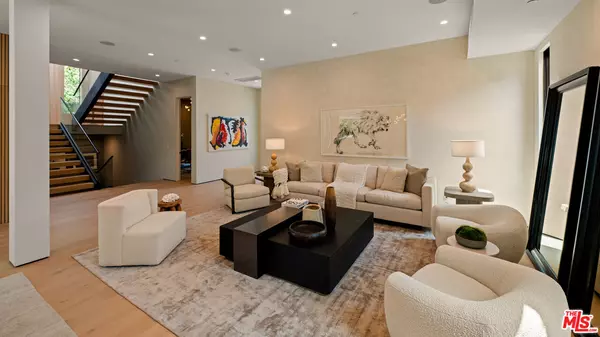 Los Angeles, CA 90049,11929 Brentwood Grove Dr