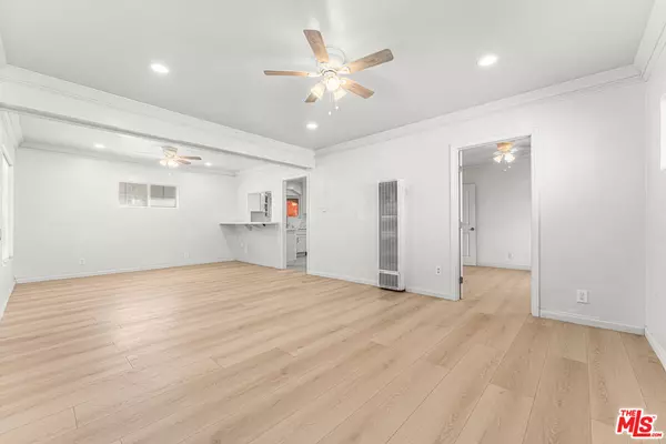 Los Angeles, CA 90044,854 W 64th St