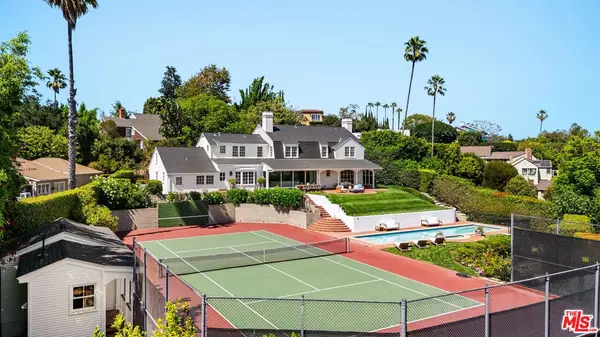 Los Angeles, CA 90049,220 Bentley Cir