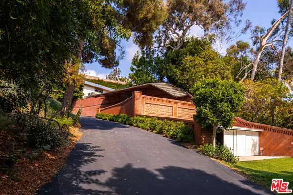 Beverly Hills, CA 90210,1280 Benedict Canyon Dr