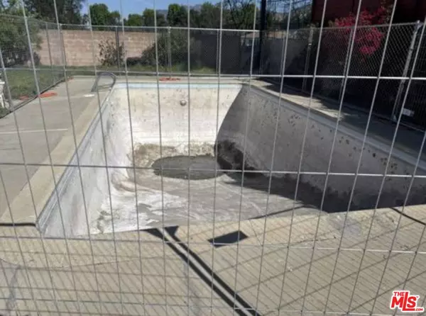 Altadena, CA 91001,3321 Raymond Ave