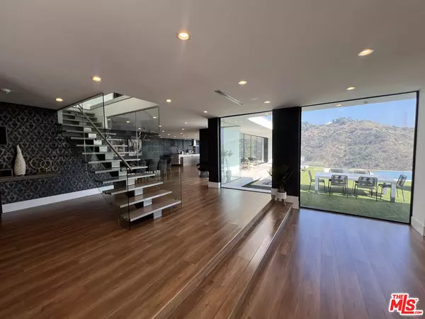 Los Angeles, CA 90046,2110 HERCULES DR