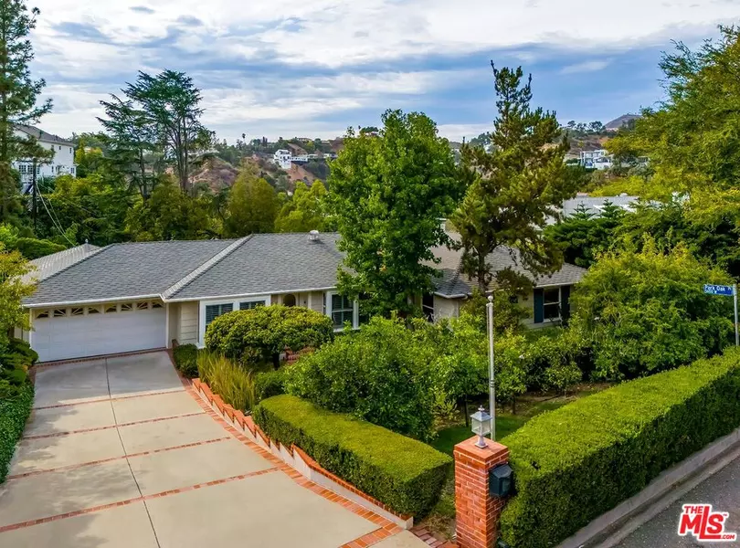 2541 Park Oak Dr, Los Angeles, CA 90068