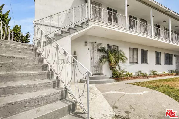 Inglewood, CA 90302,7208 S La Cienega Blvd