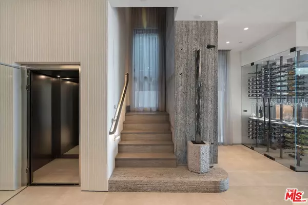 Santa Monica, CA 90403,938 Palisades Beach Rd