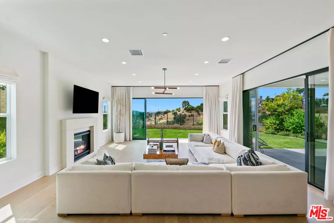 Chatsworth, CA 91311,21316 Poema Pl