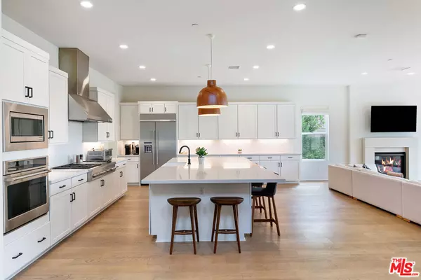 Chatsworth, CA 91311,21316 Poema Pl