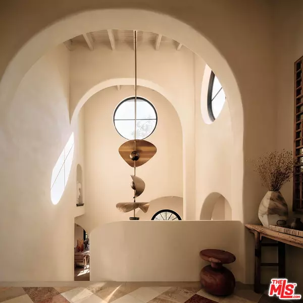 Los Angeles, CA 90046,2729 Nichols Canyon Rd