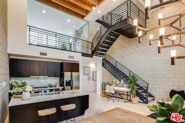 Los Angeles, CA 90068,3450 Cahuenga Blvd #101