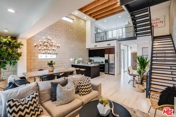 3450 Cahuenga Blvd #101, Los Angeles, CA 90068