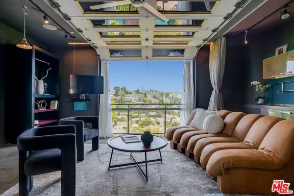 2528 Dearborn Dr, Los Angeles, CA 90068