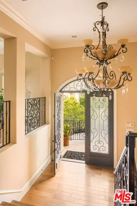 Sherman Oaks, CA 91423,3691 Benedict Canyon Ln