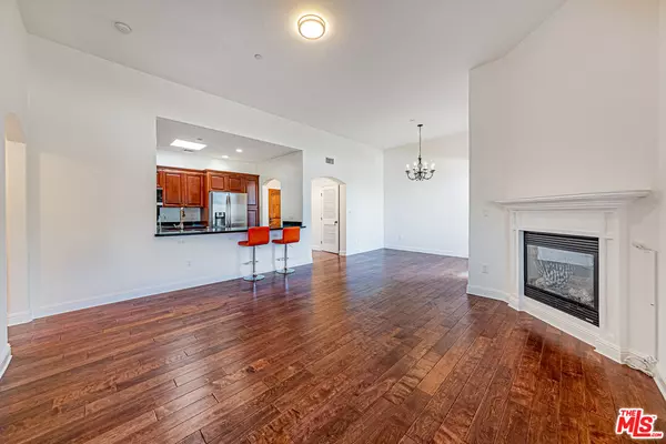 Los Angeles, CA 90004,5037 Rosewood Ave #308