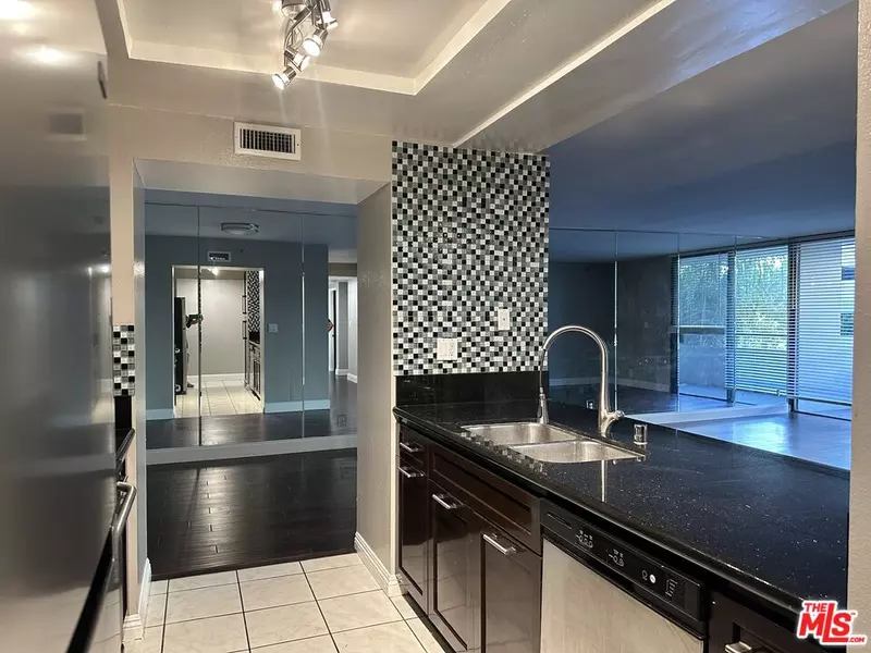 600 W 9th St #406, Los Angeles, CA 90015