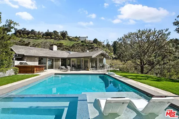 1255 N Bundy Dr, Los Angeles, CA 90049