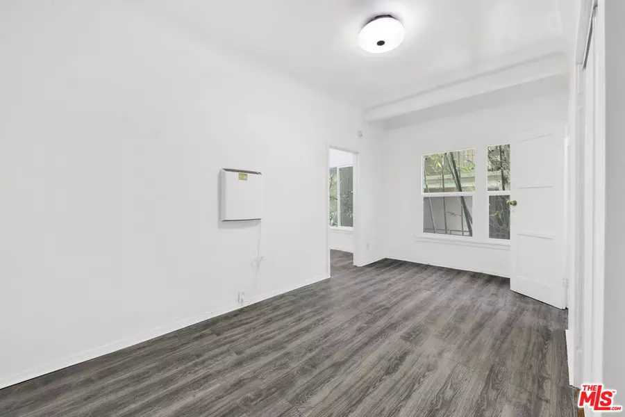 225 E Garfield Ave #207, Glendale, CA 91205