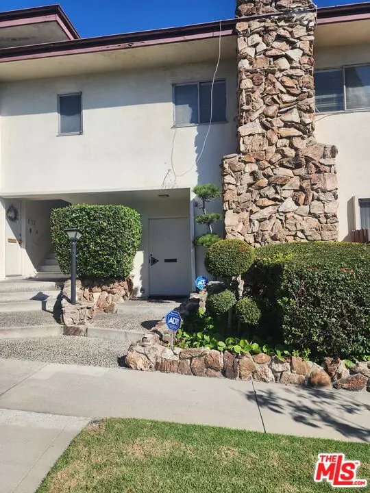 Los Angeles, CA 90056,5716 Shenandoah Ave