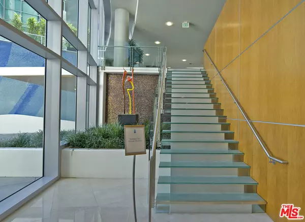 Marina Del Rey, CA 90292,13700 Marina Pointe Dr #318