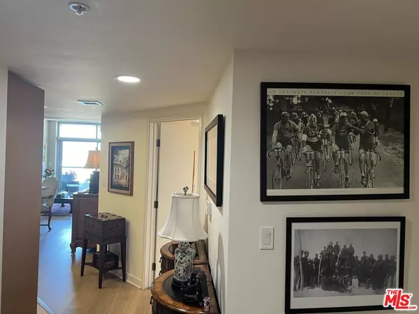 Marina Del Rey, CA 90292,13700 Marina Pointe Dr #722