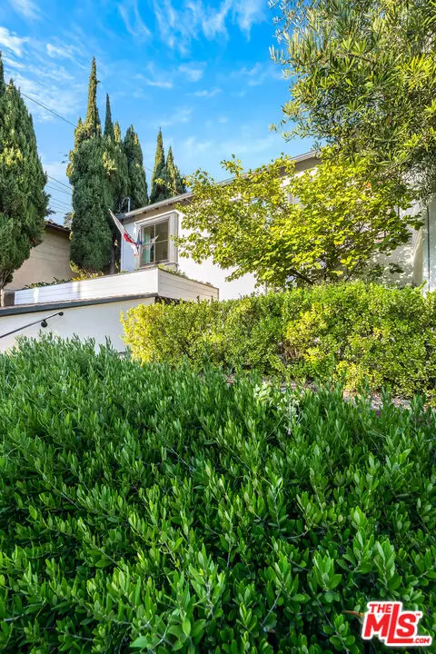 Los Angeles, CA 90068,2446 Cheremoya Ave