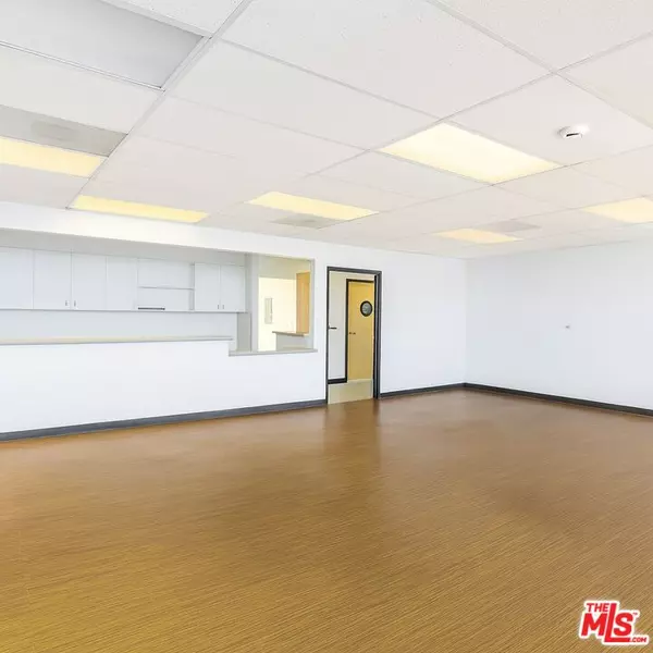 Corona, CA 92882,114 W 9th St