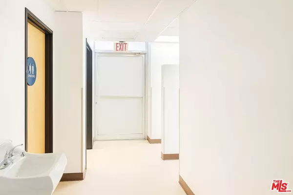 Corona, CA 92882,114 W 9th St