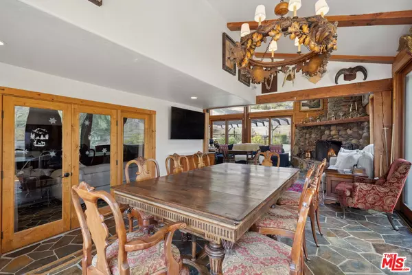 Calabasas, CA 91302,25613 Mulholland Hwy