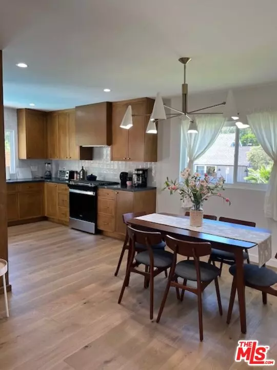 Woodland Hills, CA 91364,5304 Baza Ave