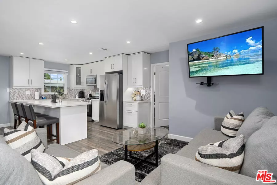 17606 Covello St, Van Nuys, CA 91406