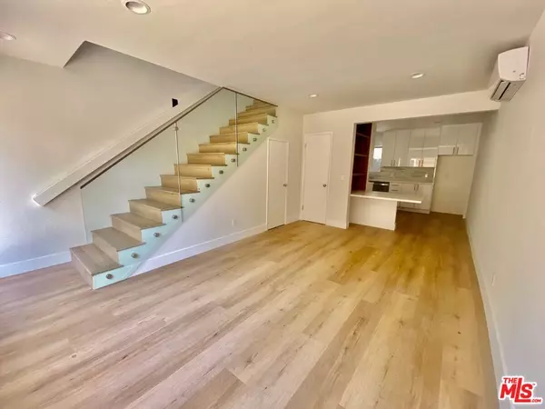 6207 Banner Ave #3, Los Angeles, CA 90038