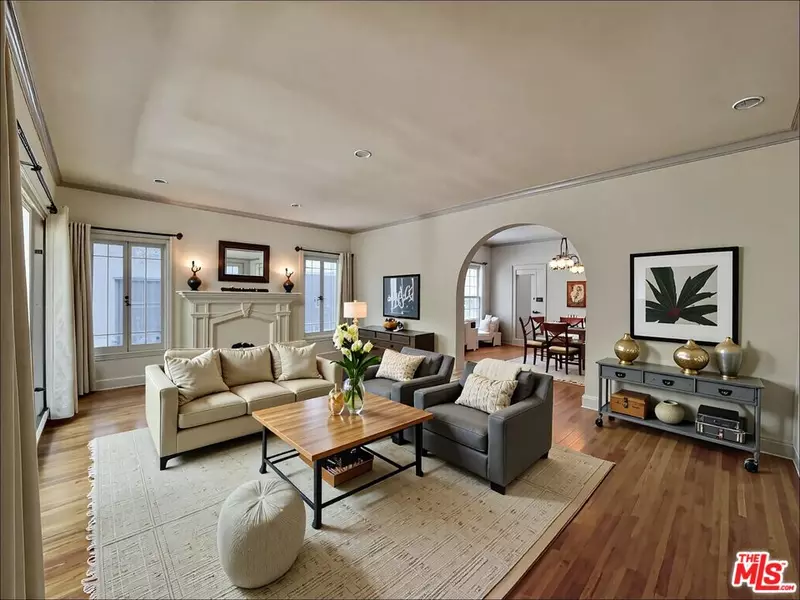 145 N Sycamore Ave, Los Angeles, CA 90036