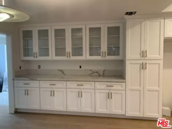 Beverly Hills, CA 90212,370 S Elm Dr #1