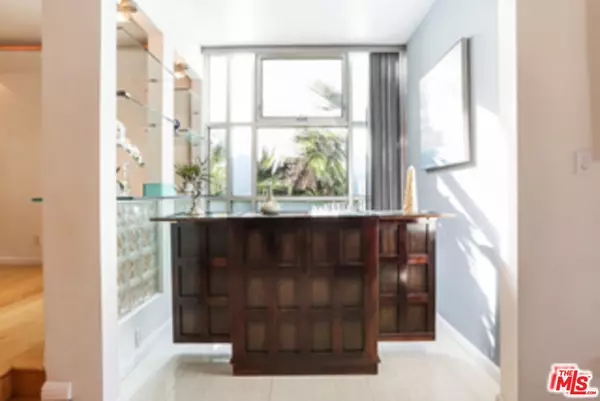 Beverly Hills, CA 90212,370 S Elm Dr #1