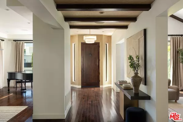 Los Angeles, CA 90048,414 N La Jolla Ave