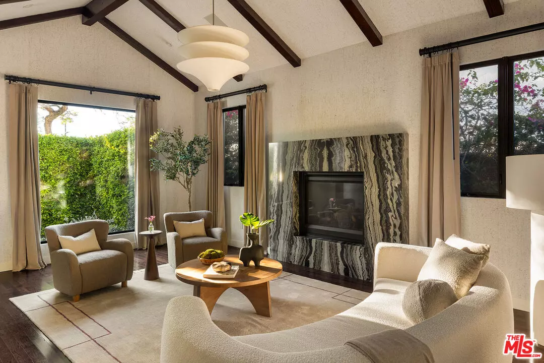 Los Angeles, CA 90048,414 N La Jolla Ave